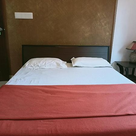 Phils' Residency & Banquets Hotel Kochi Eksteriør billede