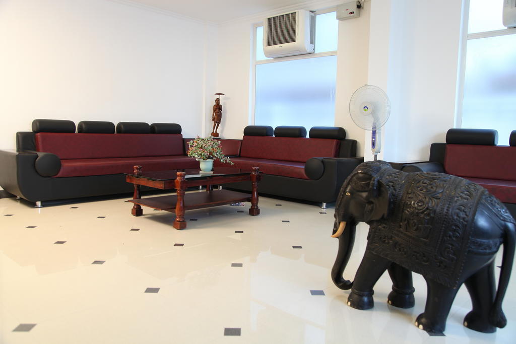 Phils' Residency & Banquets Hotel Kochi Eksteriør billede