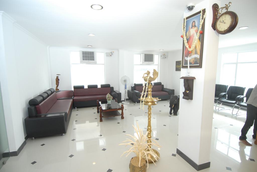 Phils' Residency & Banquets Hotel Kochi Eksteriør billede