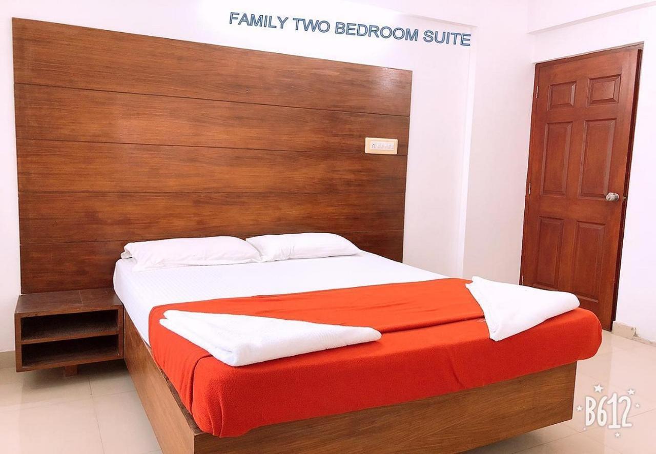 Phils' Residency & Banquets Hotel Kochi Eksteriør billede