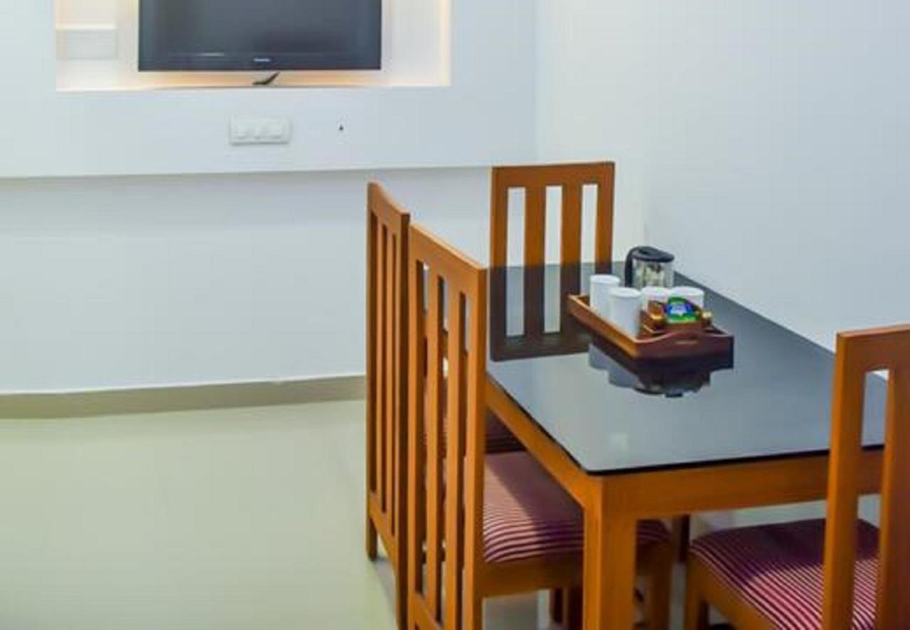 Phils' Residency & Banquets Hotel Kochi Eksteriør billede