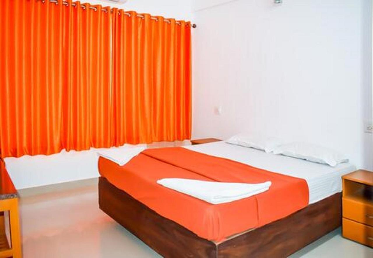 Phils' Residency & Banquets Hotel Kochi Eksteriør billede