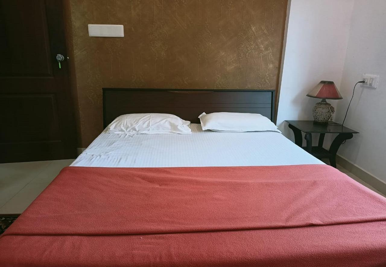 Phils' Residency & Banquets Hotel Kochi Eksteriør billede