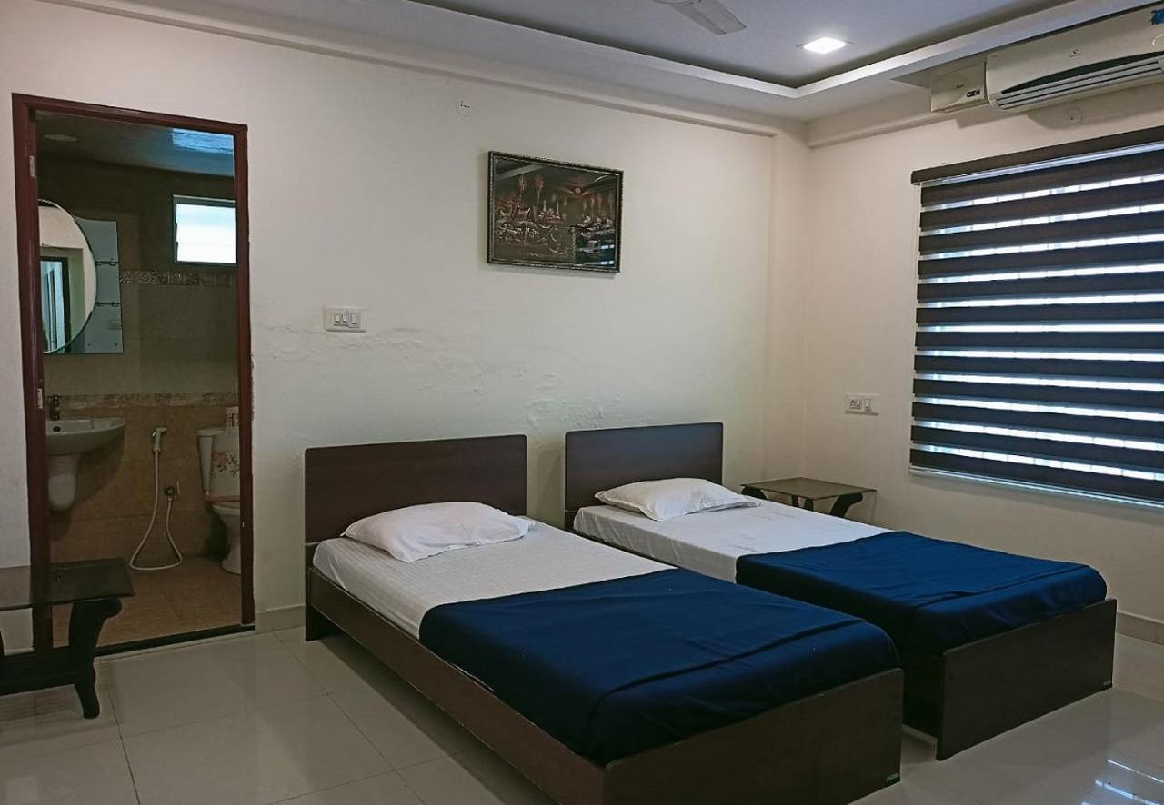 Phils' Residency & Banquets Hotel Kochi Eksteriør billede