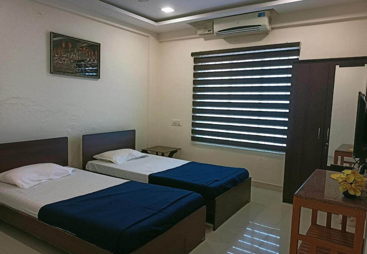 Phils' Residency & Banquets Hotel Kochi Eksteriør billede