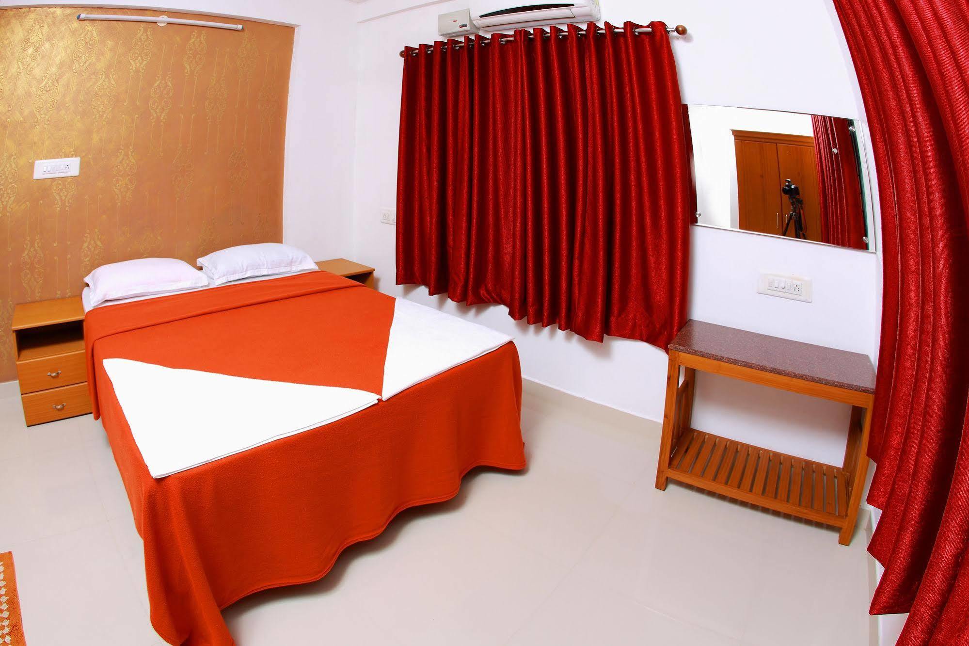 Phils' Residency & Banquets Hotel Kochi Eksteriør billede