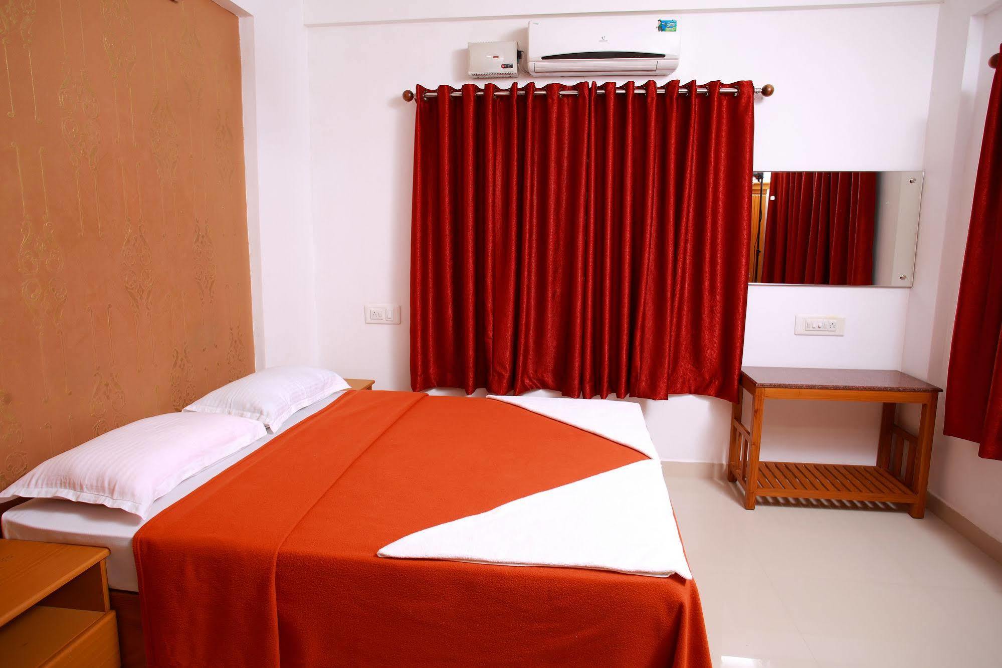 Phils' Residency & Banquets Hotel Kochi Eksteriør billede